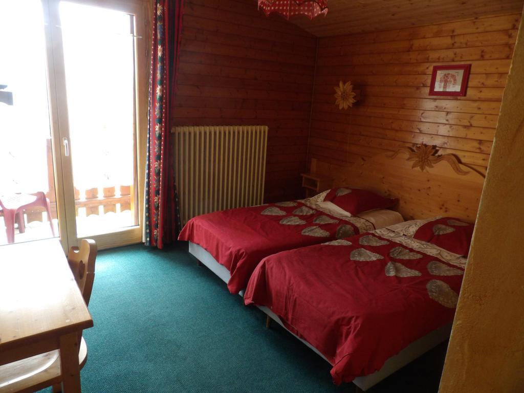 Hotel Les Skieurs Bellevaux Bagian luar foto